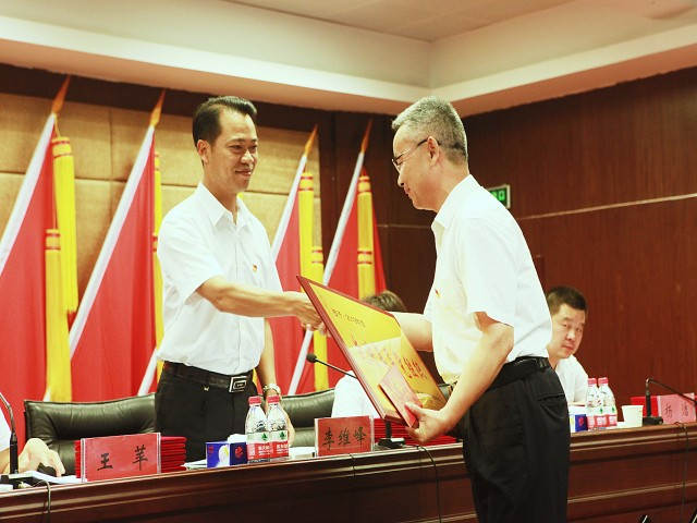 公司盛大召开纪念中国共产党建设98周年暨七一总结表扬大会-党群之窗-企业文化-菠菜担保网