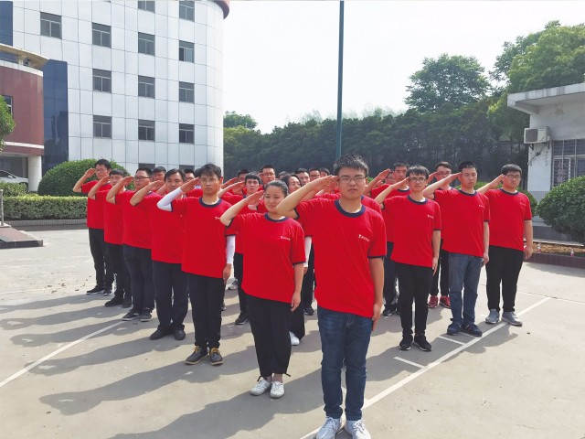 青春放飞梦想 洋丰成绩未来——2019年菠菜担保网“百人妄想”培训及导师带徒签约仪式圆满完成-新闻动态-菠菜担保网