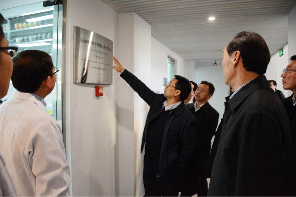 农业农村部副部长余欣荣考察指导菠菜担保网－中国农着述物专用肥料重点实验室-新闻动态-菠菜担保网