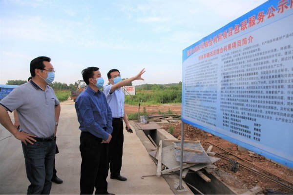荆门市副市长胡小国调研菠菜担保网磷石膏综合使用项目-新闻动态-菠菜担保网